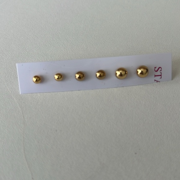 NWT Set of 3 Stud Earrings in Gold Tone - Picture 8 of 8